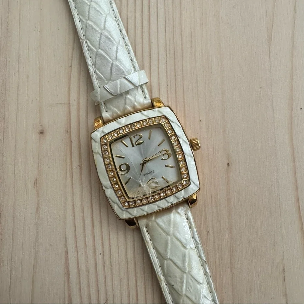 Vintage Joan Rivers Classics Crystal Jeweled White Leather Band Wrist Watch